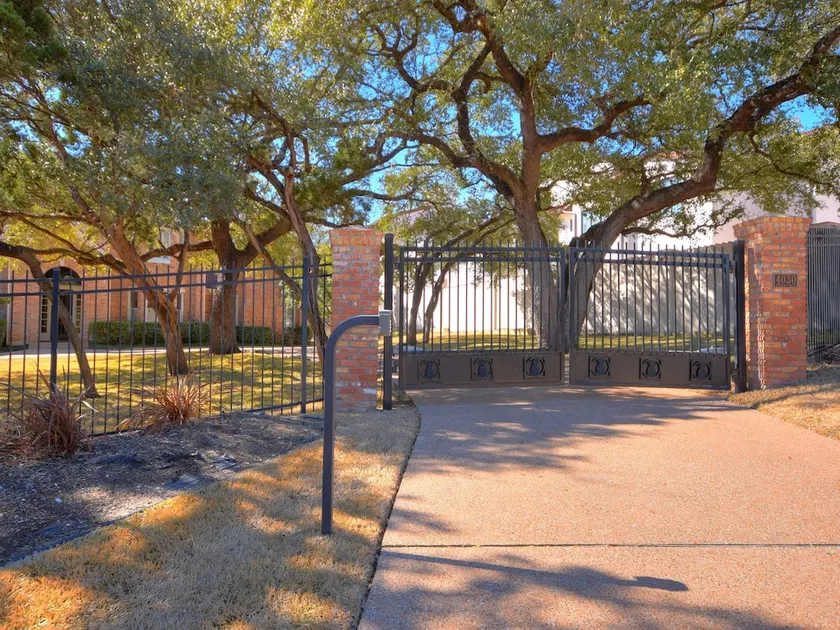 The Austin Country Club Estate - 5 Br Home - Image 1