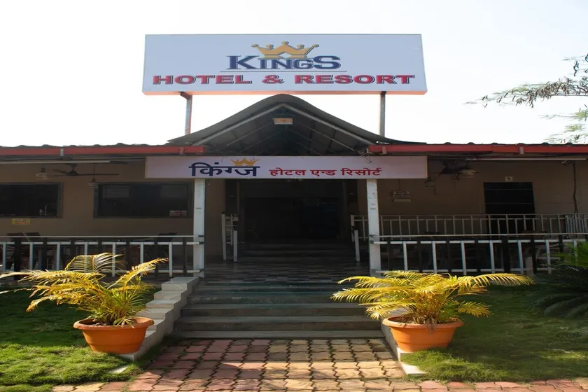 Kings Hotel & Resort - Image 1