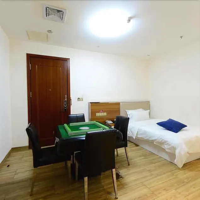 Victoria Hotel - Image 1