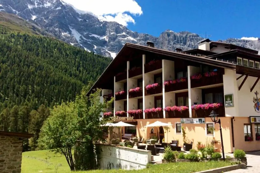 Hotel Alpina - Image 1