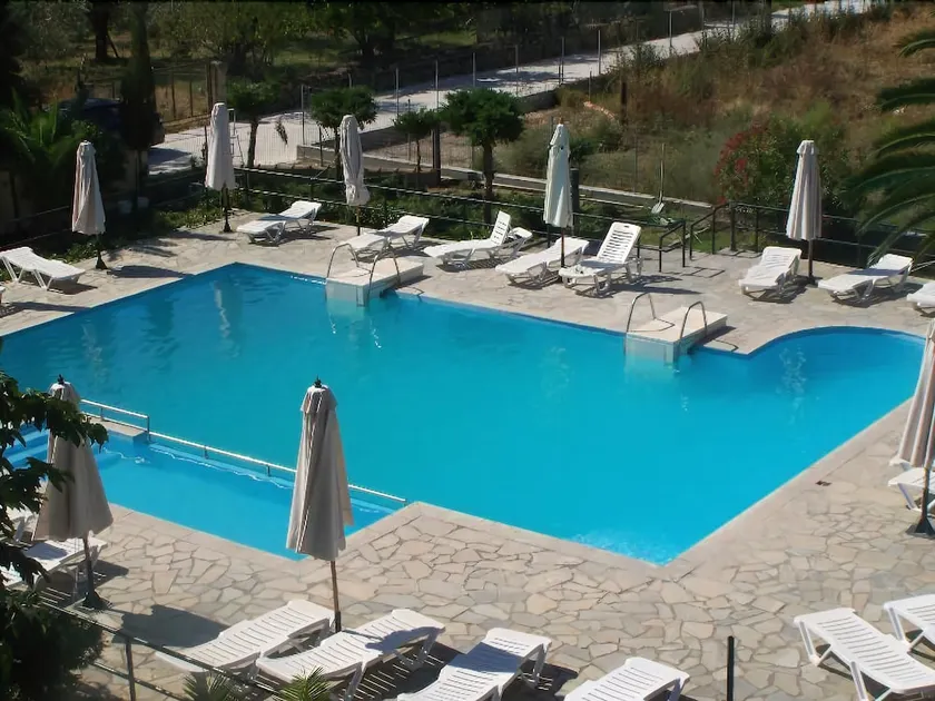 Sunshine Apartments - Image 1