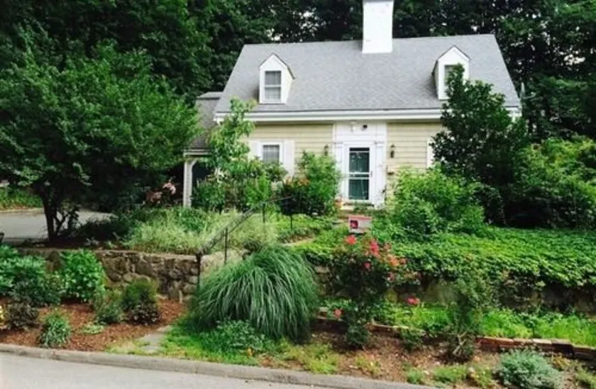 Wellesley Bed & Breakfast - Image 1