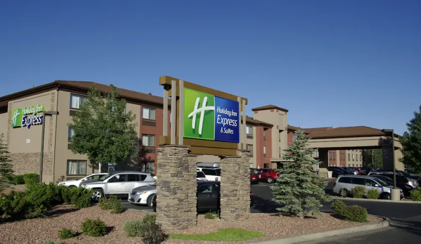 Holiday Inn Express & Suites Grand Canyon - Image 1