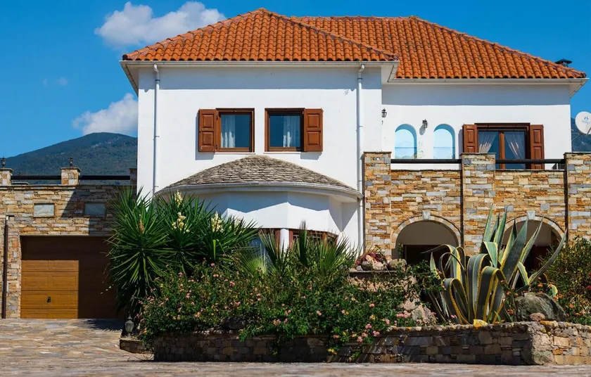 Nice Home in Volos With 4 Bedrooms and Wifi - Image 1