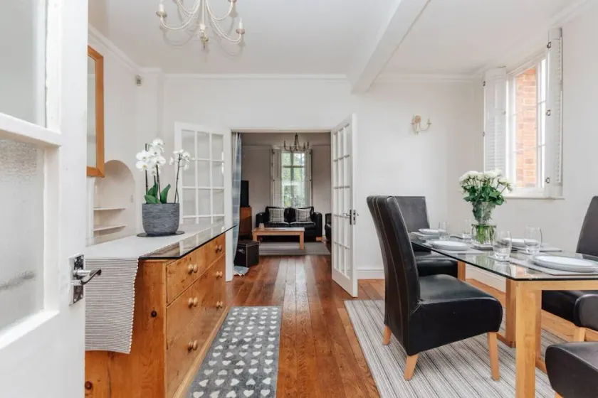 Regatta Cottage - Centrally Located Free Parking - Image 1
