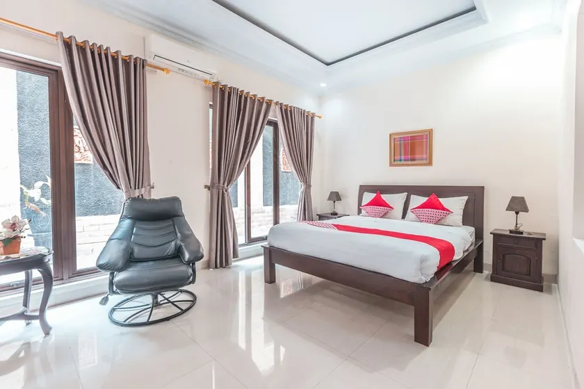 Wisma Lux Barkah by OYO Rooms - Image 1