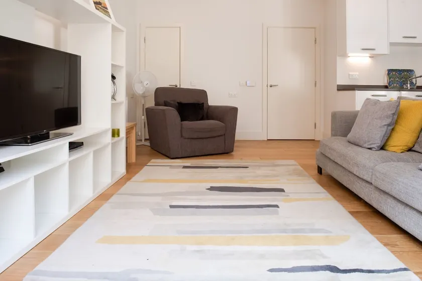 Modern 3 Bedroom Ground Floor Flat Near Finsbury Park - Image 1