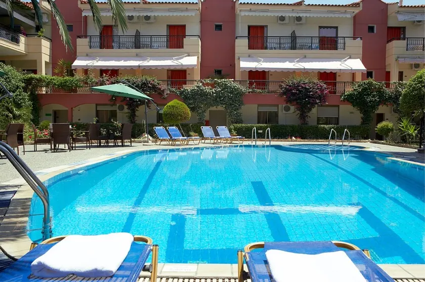 Pelli Hotel - Image 1