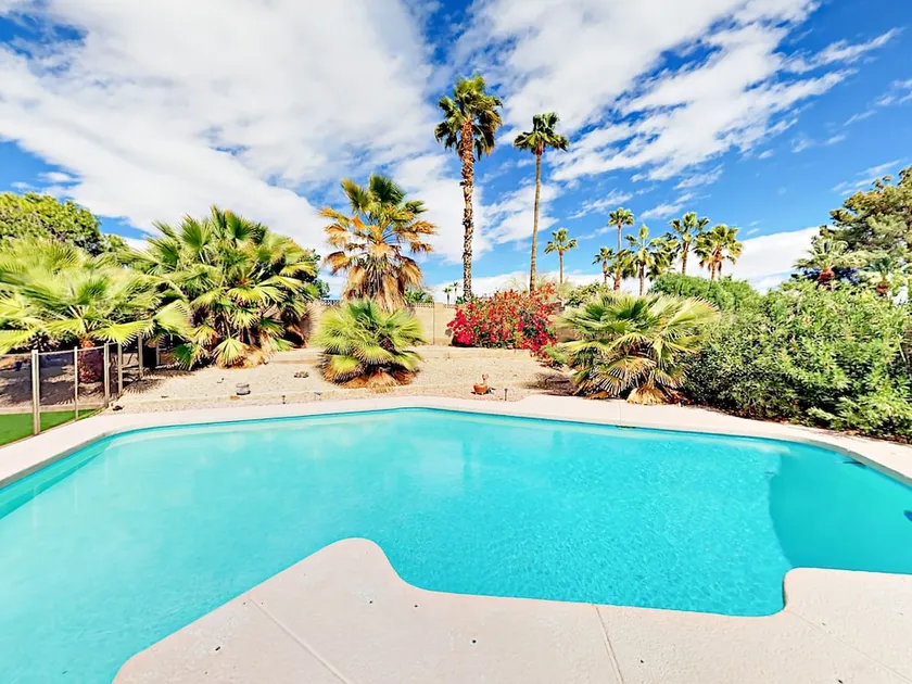 Posh 4br W/ Pool Oasis 4 Bedroom Home - Image 1
