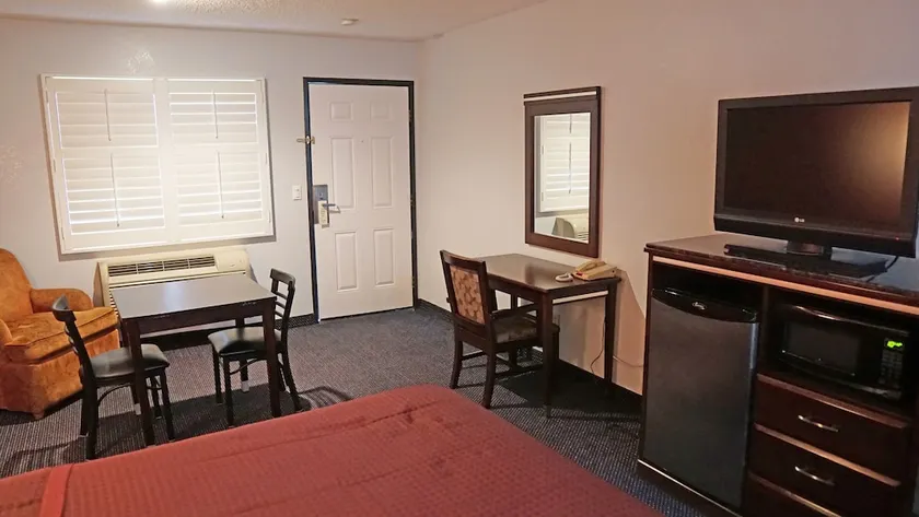 Travel Plaza Inn - Image 1