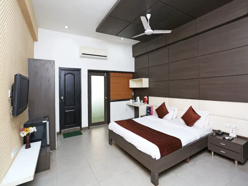 Queens Hotel of India - Image 1