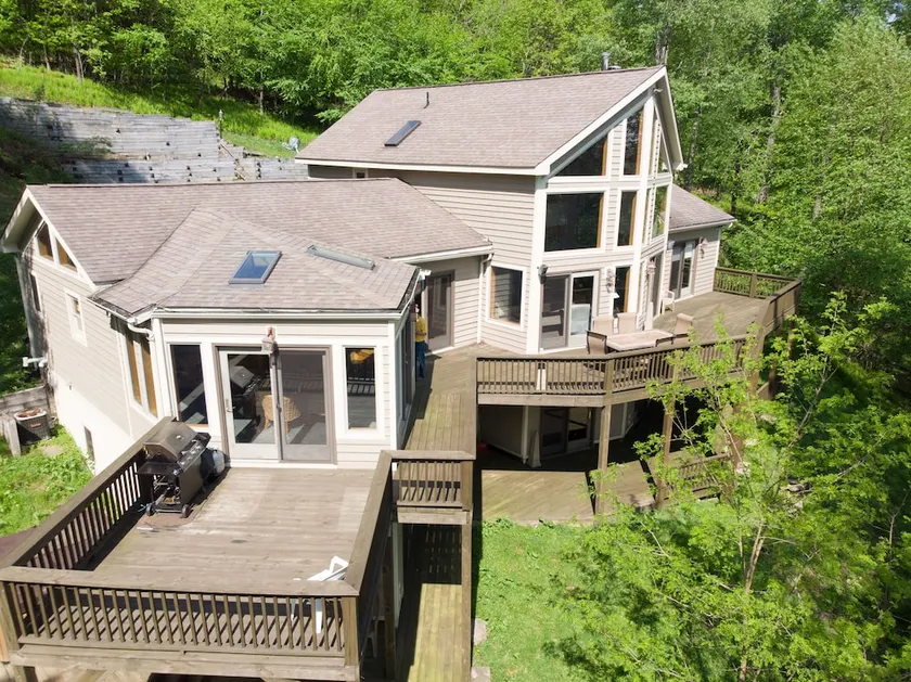 American Dream- 5 bedroom dog-friendly with hot tub, pool table and more! - Image 1