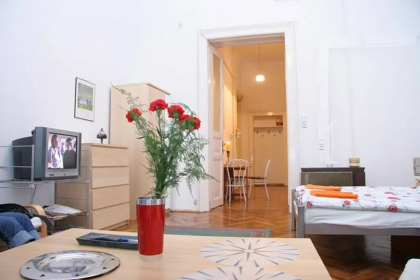 Central Location Air-conditioning Wi-fi Pc Central Heating - Image 1