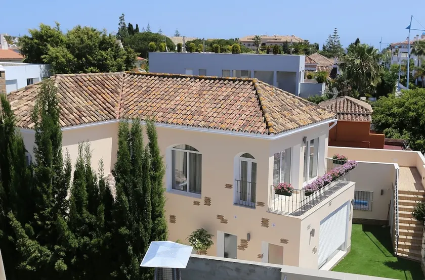 Luxury Standard Villa in San Pedro - Image 1