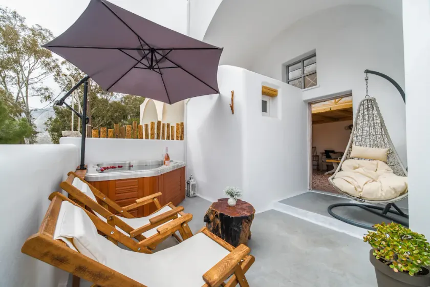 Asera Suites Near Kamari Beach - Image 1