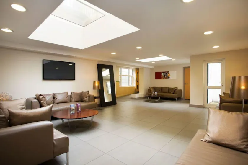 Britannia Study Hotel - Image 1