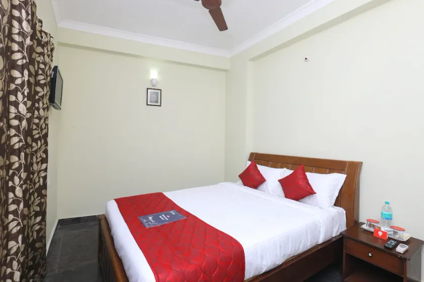 Syeds Inn By OYO Rooms - Image 1