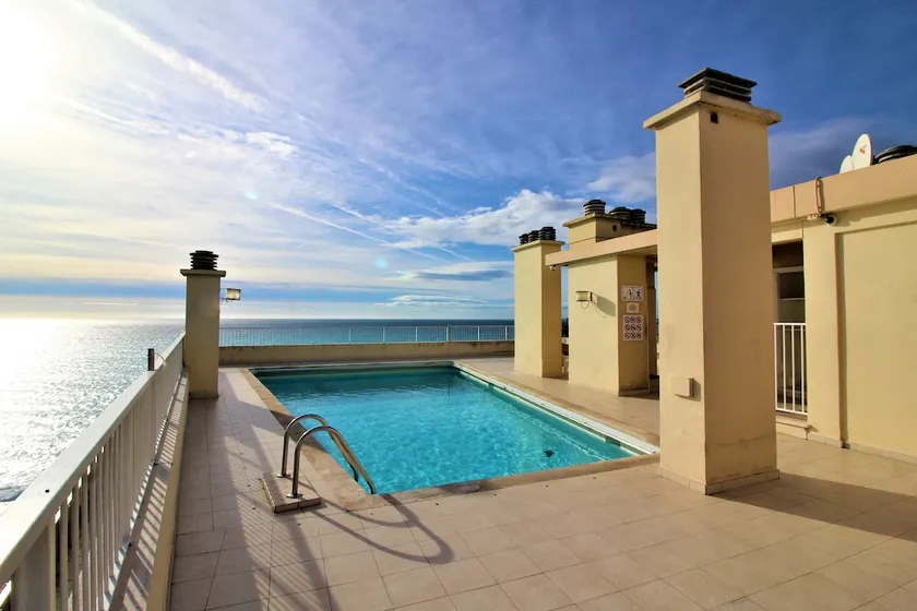 Nice Booking - Royal Luxembourg Piscine - Image 1