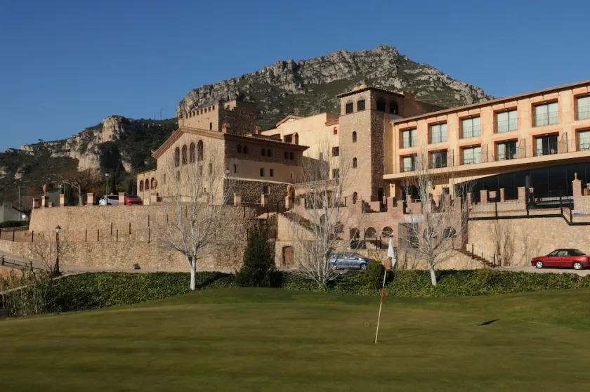 La Figuerola Hotel & Restaurant - Image 1