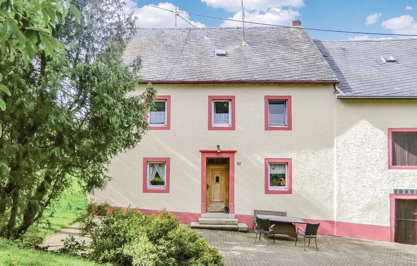 Nice Home in Oos With 3 Bedrooms and Wifi - Image 1