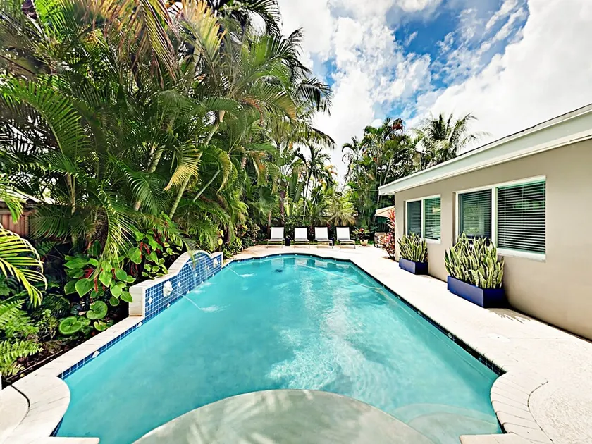 Chic Florida Pool  3 Bedroom Home - Image 1
