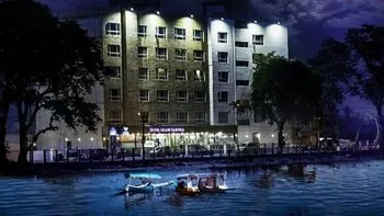 Hotel Akash Sarovar - Image 1