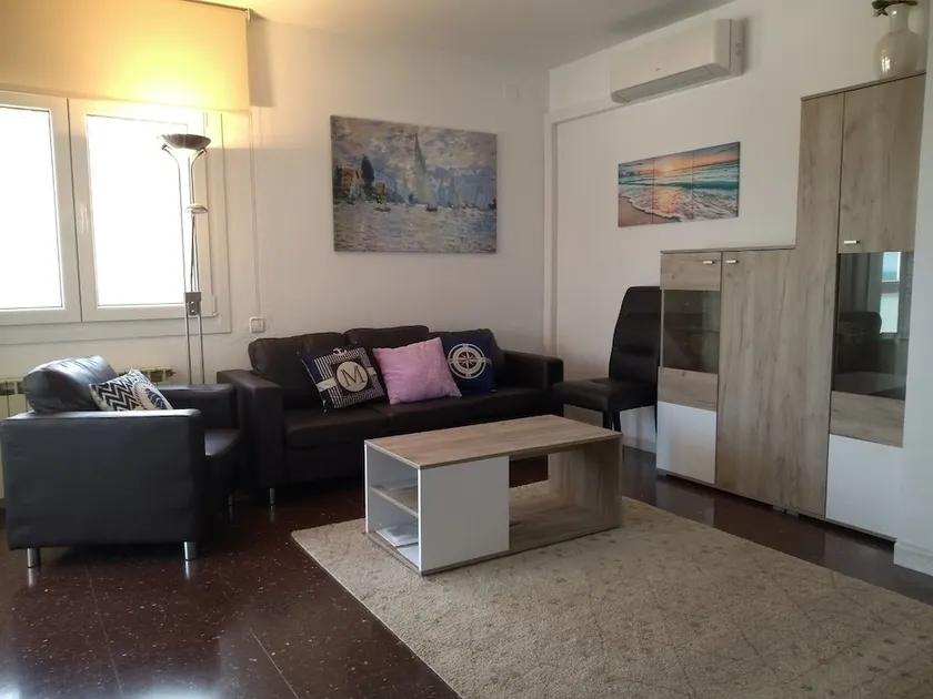 Bright & Comfortable House 20 min to Barcelona - Image 1