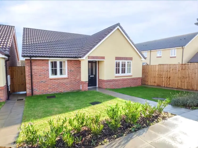 16 Stewart Close - Image 1