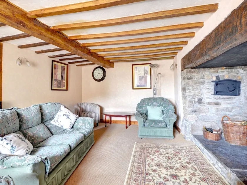 Holiday Home Adjacent to Owner's Farmhouse, Around 10km From the Town of Builth Wells - Image 1
