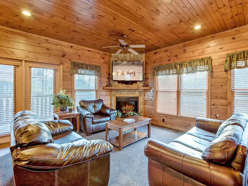 The Great Escape II 5 Bedroom Mountain View Home with Hot Tub - Image 1