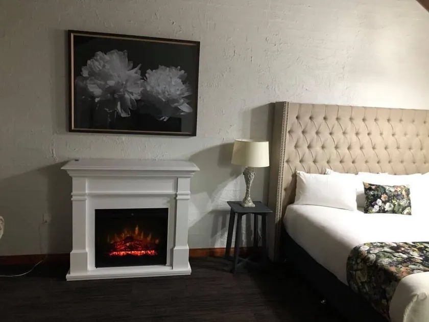 Olde Horsham Motor Inn - Image 1
