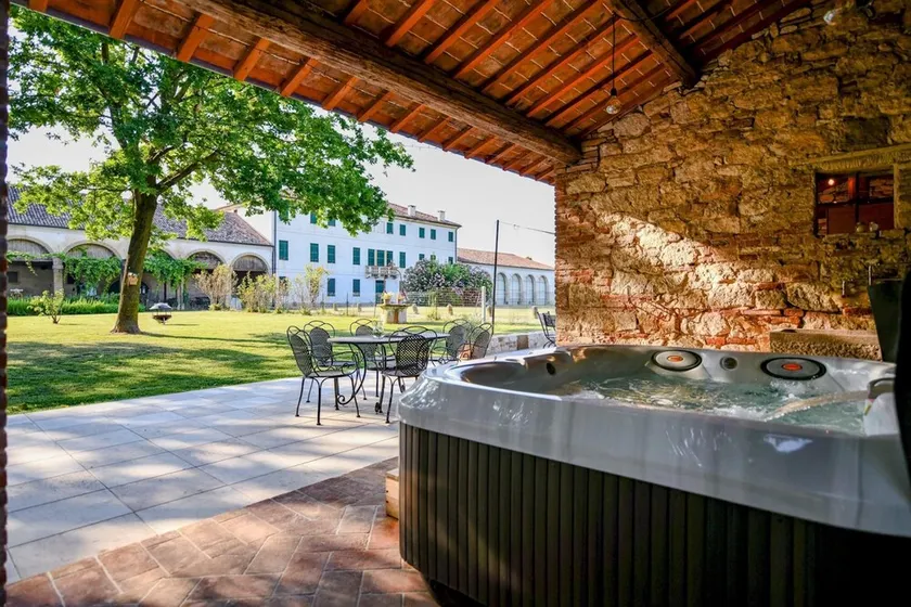 Tigli Apartment With two Bedrooms and one Bathroom on the Second Floor With 4 Metre Glass Window Apartment 6 - Image 1