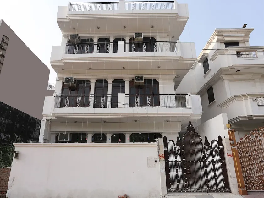 Shree Palce By OYO Rooms - Image 1