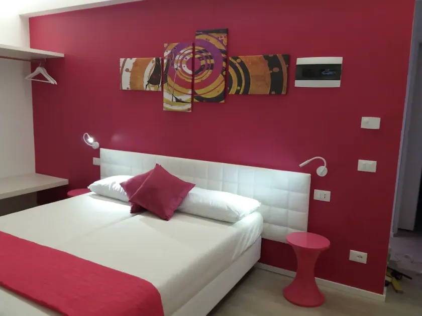 Kedimore - Suite Color House - Image 1