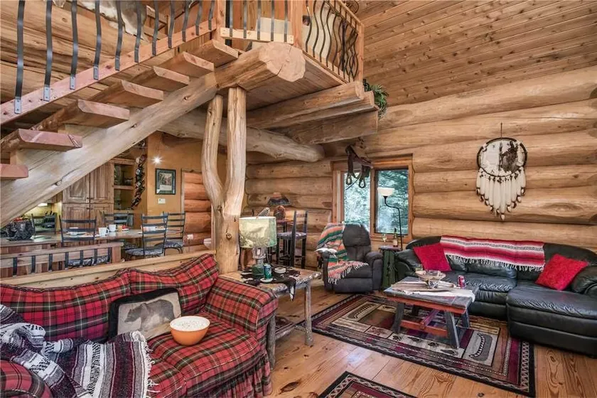 Bear Foot Lodge, 2 Bedrooms, Sleeps 6, Gas Grill, Walk to River, Hot Tub - Image 1
