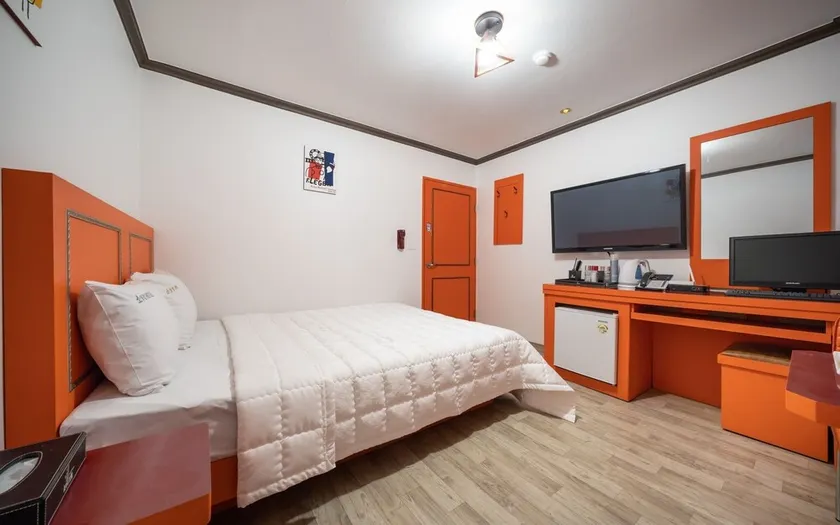 Chuncheon Soyanggang Hotel - Image 1