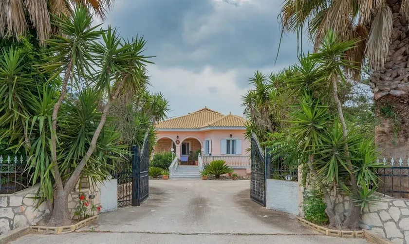 Yiannis Holiday Apartment - Image 1
