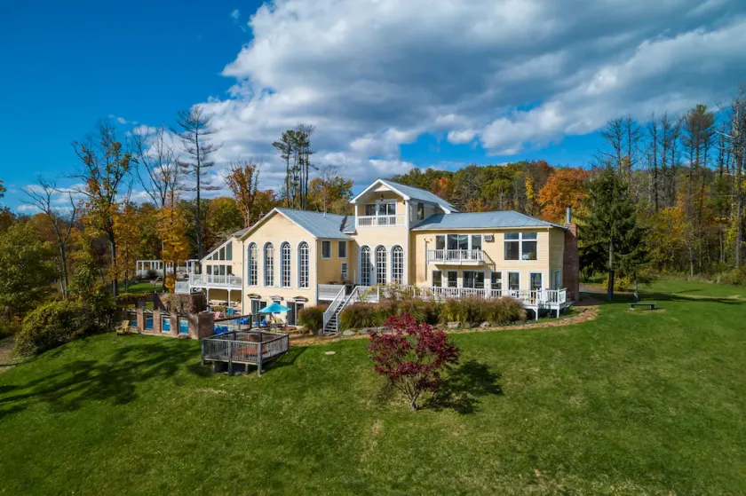 Shakespeare on the Hudson by Avantstay Two Home Buyout on the Hudson River! 22 Bedrooms! - Image 1