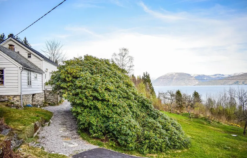 Nice Home in Lavik With Wifi and 5 Bedrooms - Image 1