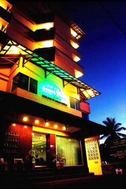 Losari Hotel Metro Makassar - Image 1
