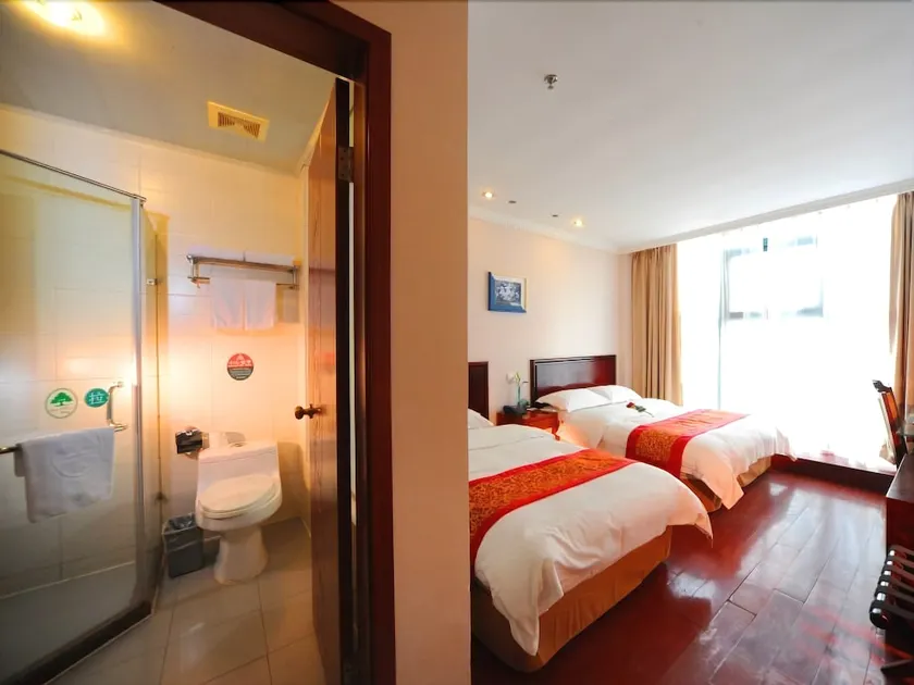 Greentree Inn Business Hotel - Image 1