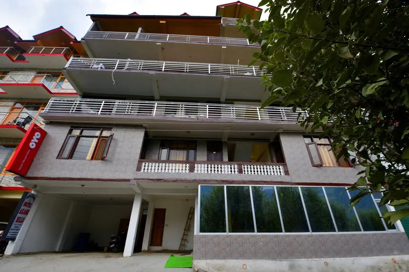 Hotel Akash Hills by OYO Rooms - Image 1