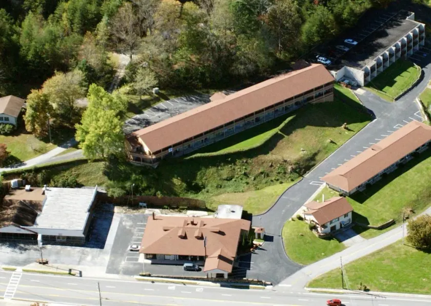 Budgetel Dillard - Image 1