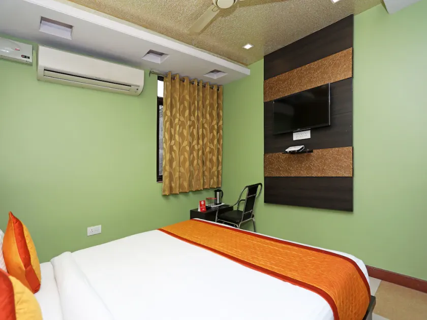 OYO 10328 Hotel Sanjay Palace - Image 1