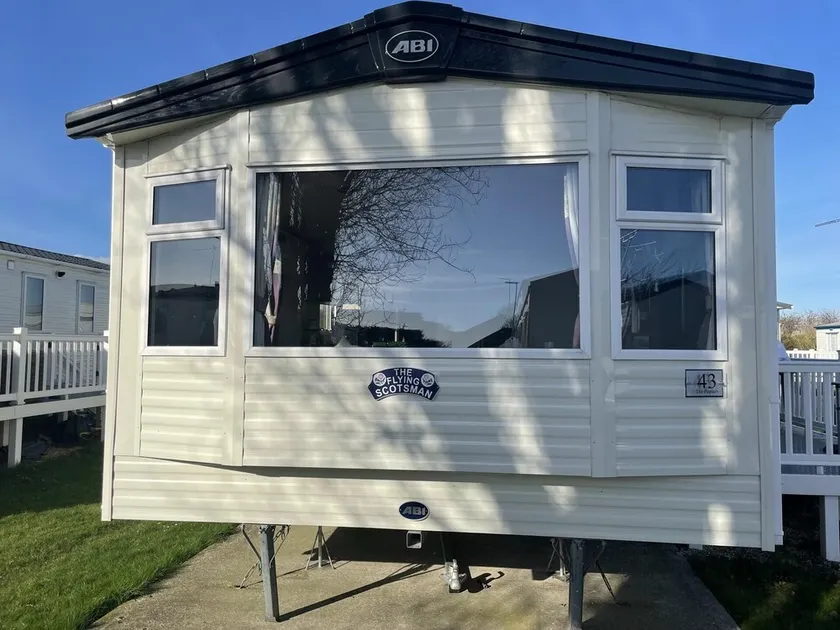 Luxury 2 Bedroom Caravan at Mersea Island Holiday - Image 1