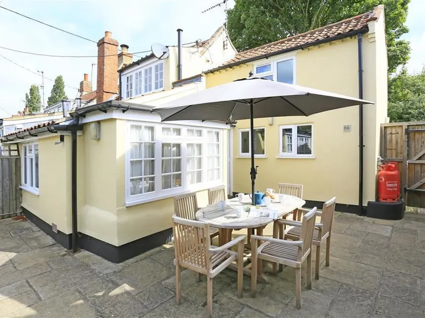 Cozy Holiday Home in Westleton With Garden - Image 1