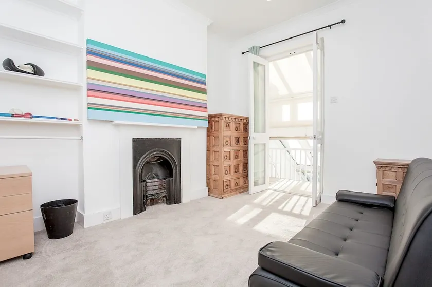 Elegant Victorian 3 Bed Home near Hammersmith - Image 1