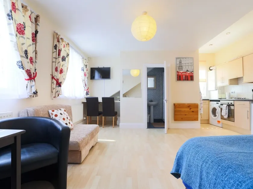 Spacious Studio in Harrow 46c - Image 1