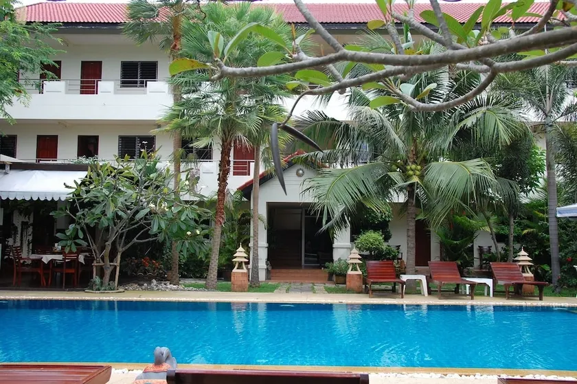 Sirikarn Residence & Luxury Apartments - Image 1