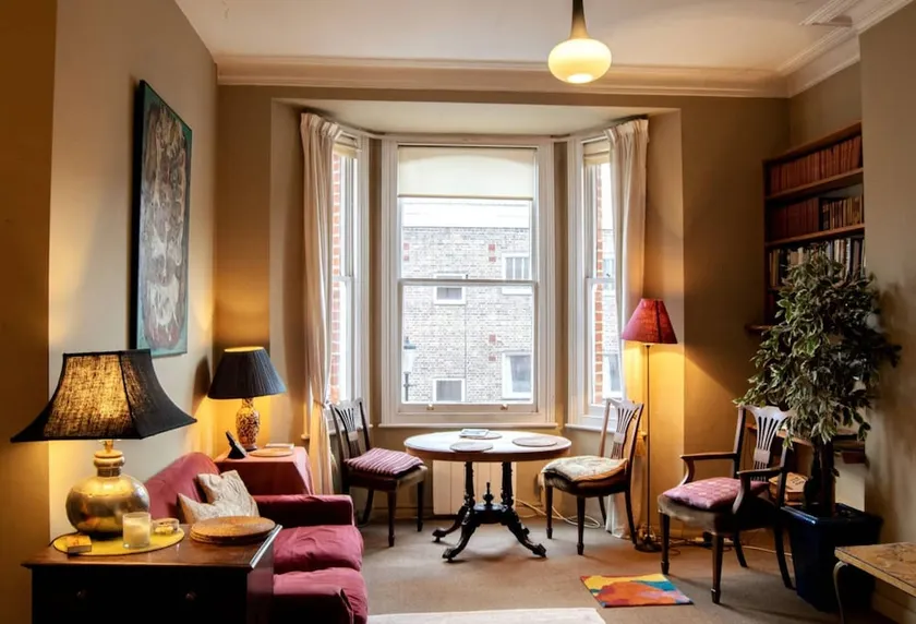 Cosy and Characterful 1 Bedroom Flat in Chelsea - Image 1